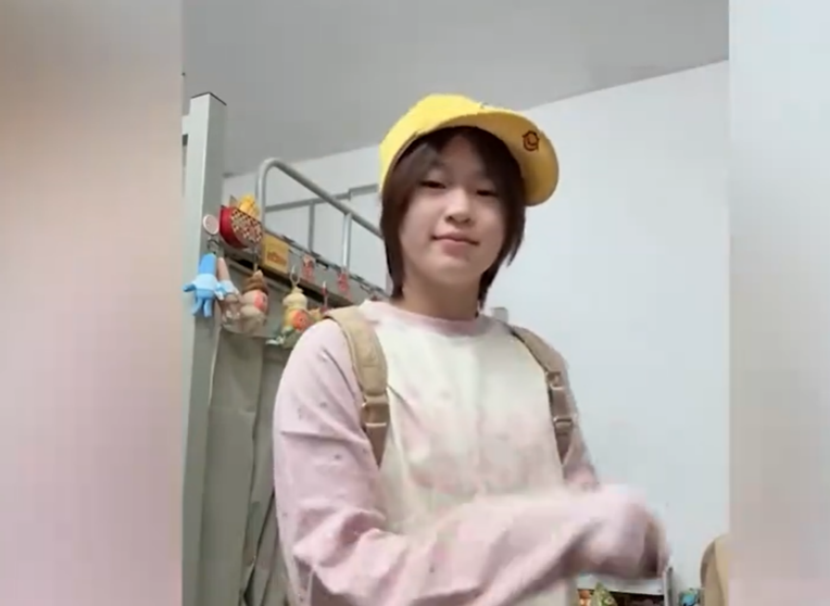 一身印着小, inews, qA